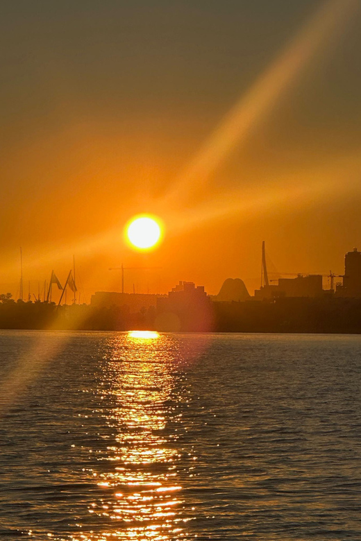 Valencia: VIP Sunset Cruise in Catamaran with drink - What you’ll see during the golden hour at sea