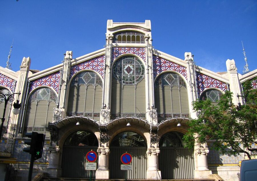 Valencia: Walking Tour of the Medieval City Center - How the live guide turns monuments into stories