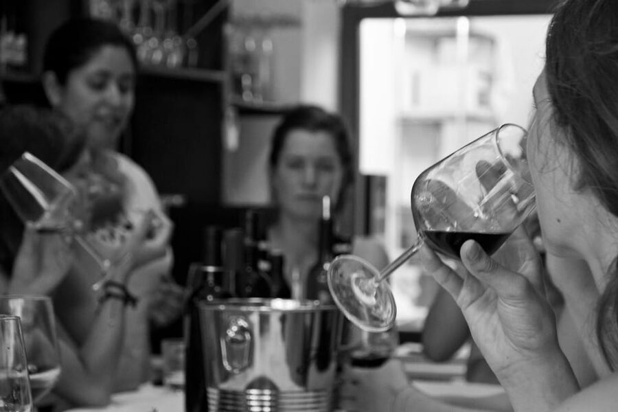 Valencia: Wine Tasting and Tapas Experience - The 2.5-hour plan: 4 wines, 5 tapas, and the pacing that helps you learn