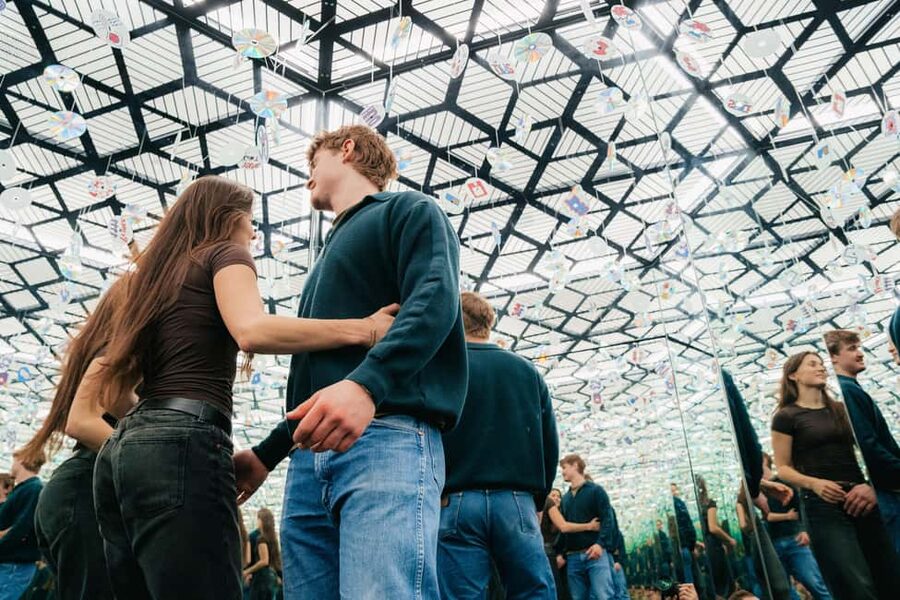 Valencia: Your Ticket to the Museum of Illusions - Ames Room and Table of Clones: When Perspective Changes Everything