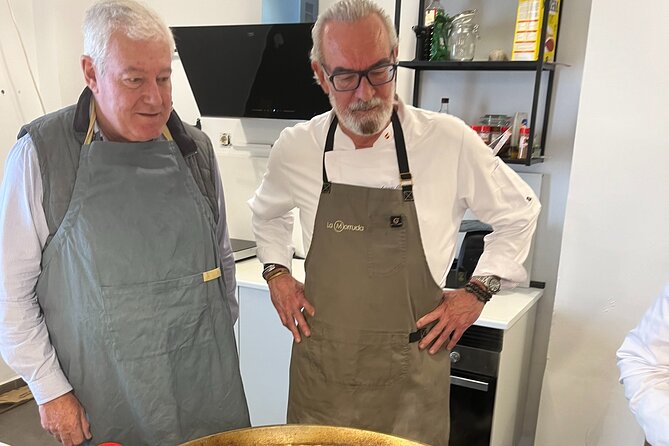 Valencian Paella class with welcome drinks and tapas - A real Valencian kitchen, not a stage