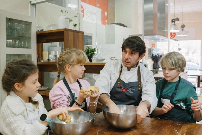 Valencian paella workshop and visit to the Algiros market - Wine and sangria pairing: why the meal feels like Valencia