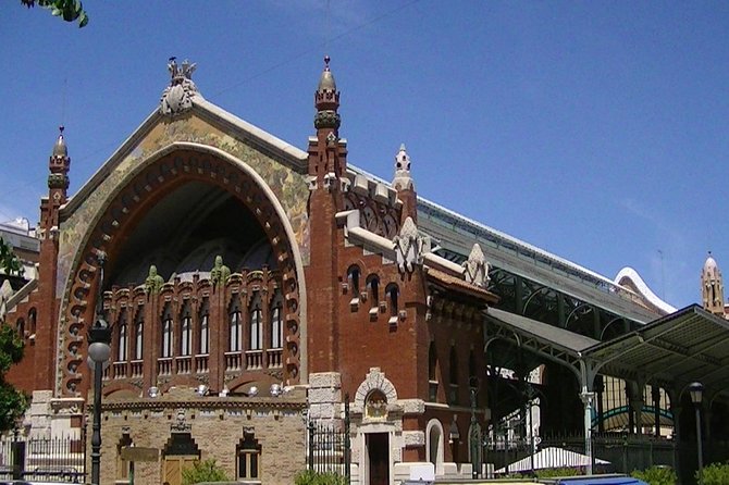 Walking in Valencia - Central Market and the Art Nouveau core