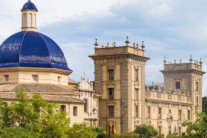 Walking in Valencia - Palacio del Marquès de Dos Aguas: the façade you won’t forget