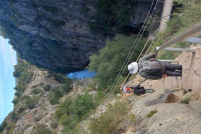 Walking Tour of the Hanging Bridges of Canyon de Turia and Chulilla Village - Small group pacing: why eight people matters