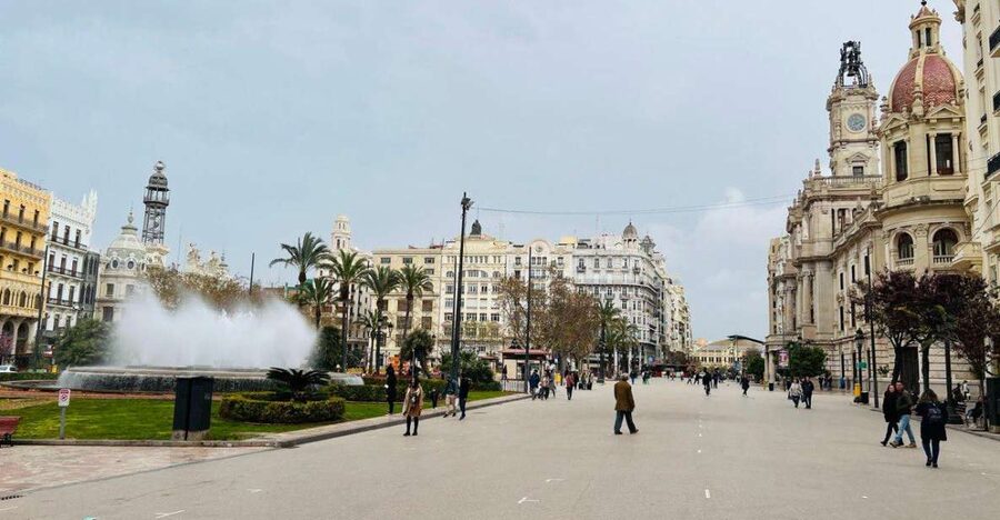 Zoom Through Valencia: Top 25 Hotspots on E-Scooters - Plaza del Ayuntamiento and Plaça de la Verge: Old Town at street speed